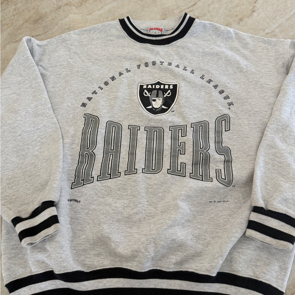 Vintage 1995 raiders sweatshirt, size XL, EUC, year listed no location
